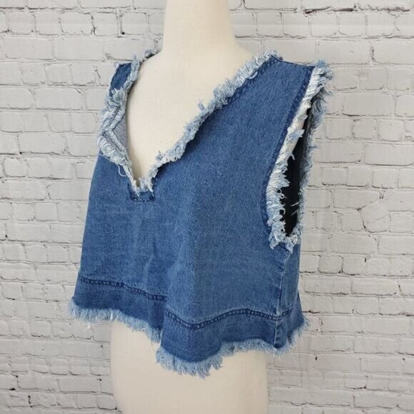 JOA J. O. A. Frayed Denim Sleeveless Crop Top S NWT - Picture 2 of 6